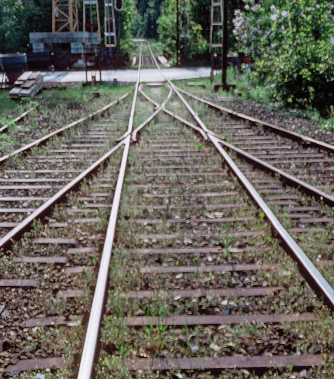Blick nach Westen, Dreiwegweiche in Richtung Spitzkehre 1999.Foto: ETH-Bibliothek Zürich, Bildarchiv Blick nach Westen, Dreiwegweiche in Richtung Spitzkehre 1999.Foto: ETH-Bibliothek Zürich, Bildarchiv