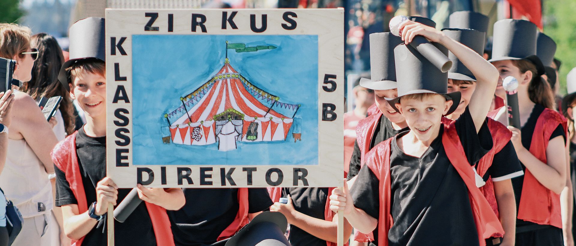 Die 5B brachte echtes Manegenflair an den Festumzug. 