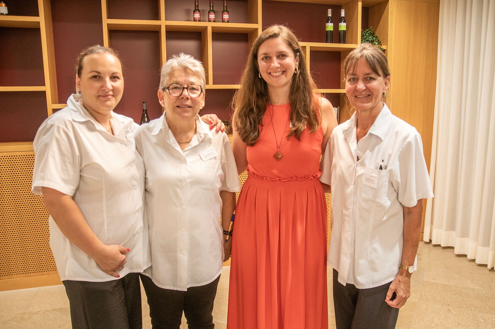 Ein grosses Danke bekamen Berlinda Qeta, Cornelia Braun (von links) und Denise Wenger (ganz rechts) von Laura Di Maio. Foto: Peter Winkelmann Ein grosses Danke bekamen Berlinda Qeta, Cornelia Braun (von links) und Denise Wenger (ganz rechts) von Laura Di Maio. Foto: Peter Winkelmann