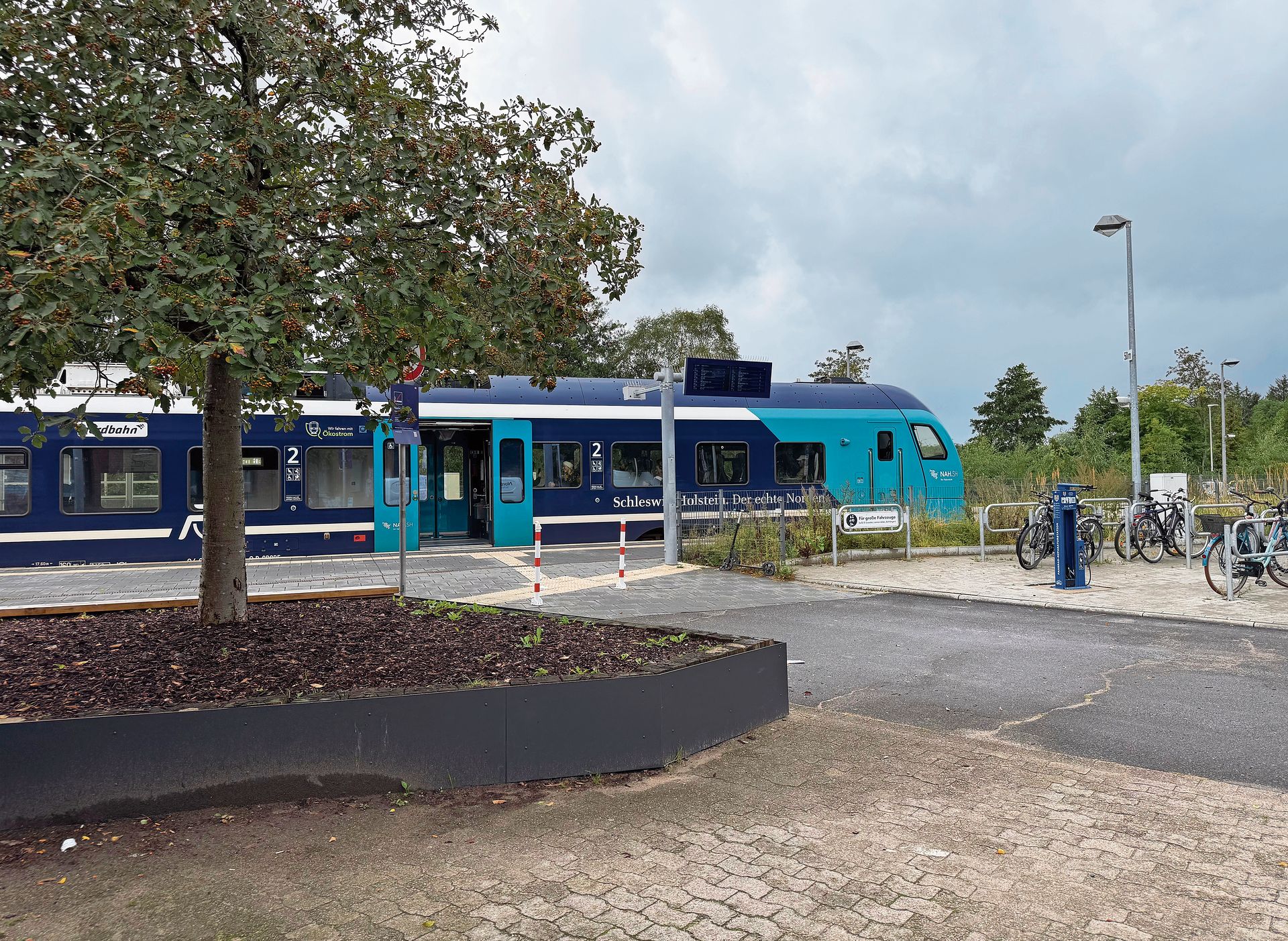 Eckernförde Bahnhof, nun ist es theoretisch nicht mehr weit bis nach Hause.Foto: Verena Schmidtke