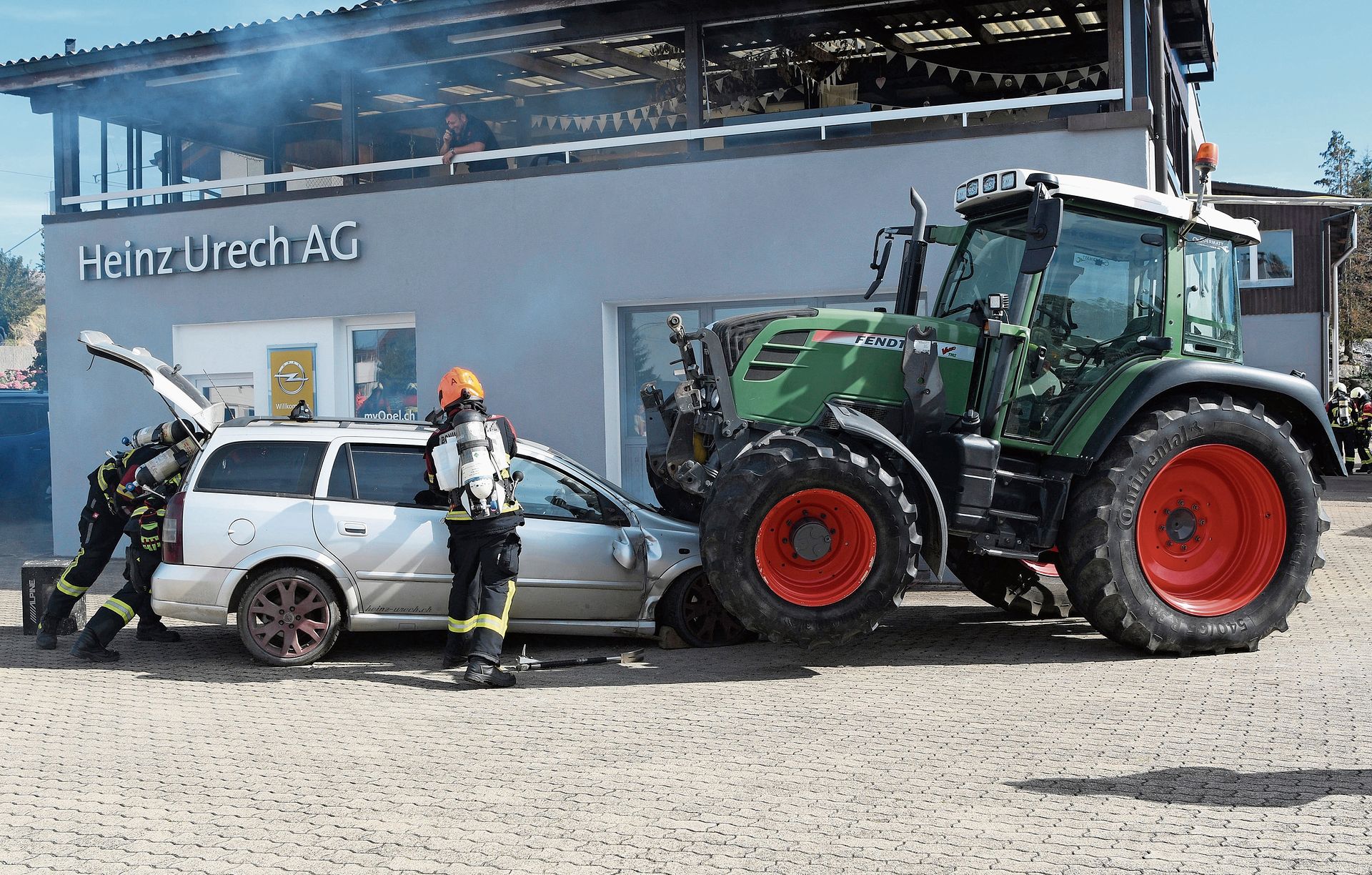 Der Verkehrsunfall ist simuliert.