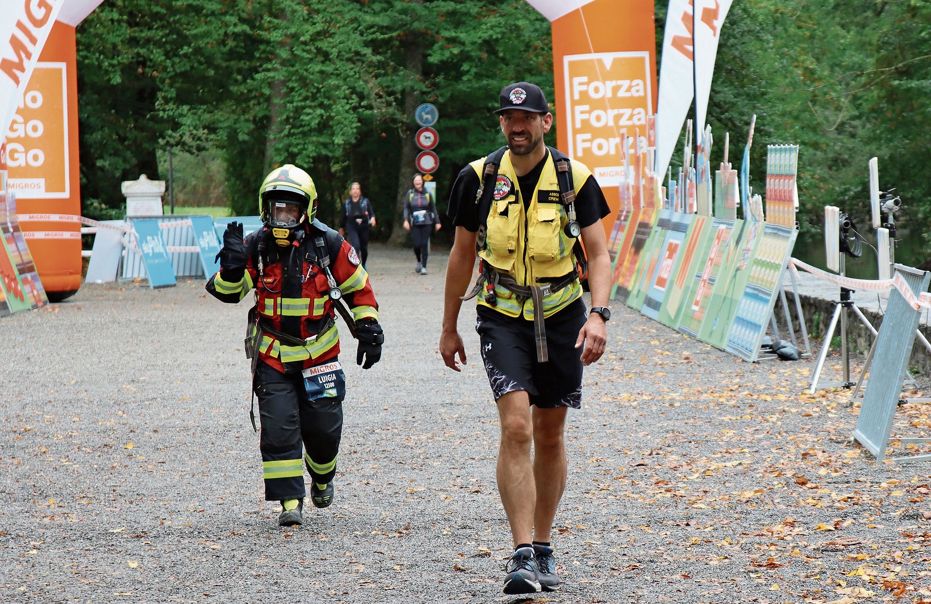 Weltrekordlauf: Luigia Giroud und ihr Begleiter Marco Zobrist auf der Strecke.Foto: Verena Schmidtke