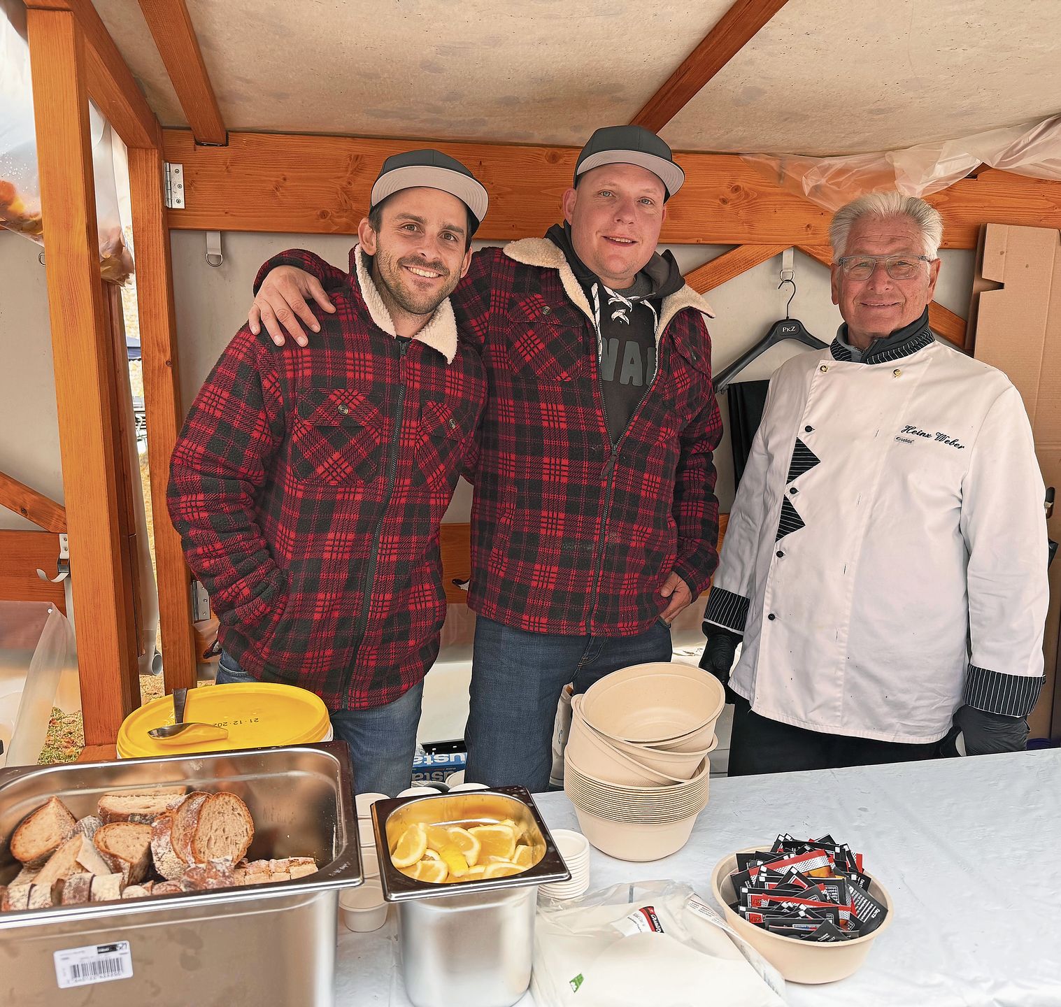 Livio Cathomas und Michael Bohler vom Fischerverein Seetal mit Heinz Weber.Foto: VSc Livio Cathomas und Michael Bohler vom Fischerverein Seetal mit Heinz Weber.Foto: VSc