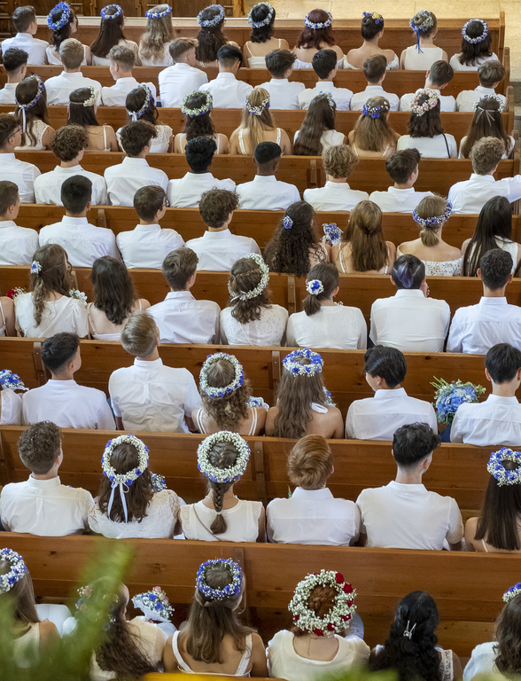 Erwartungsfroh: Oberstufenschüler an der Morgenfeier in der Stadtkirche. Foto: Peter Siegrist
