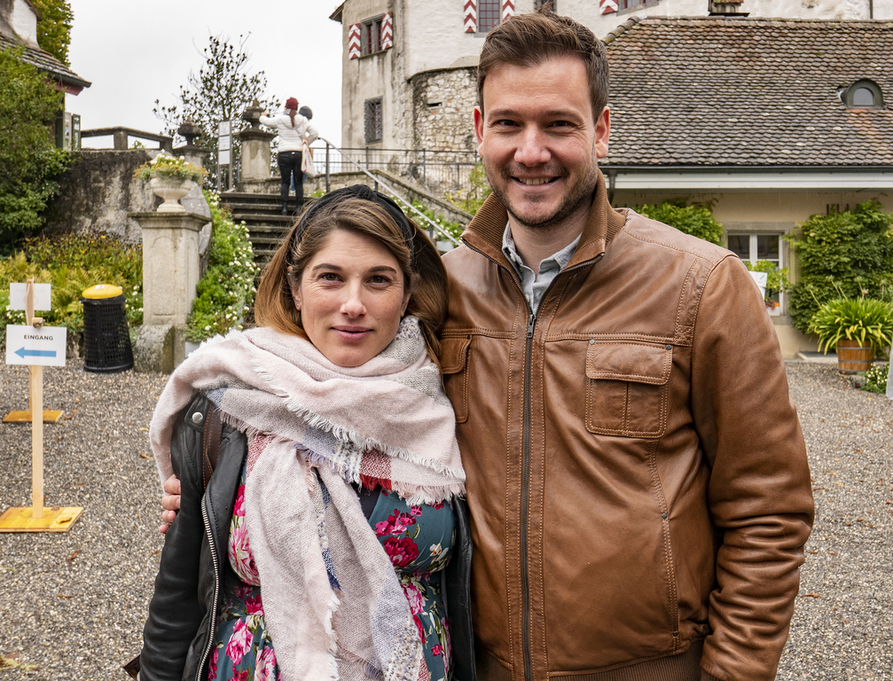 Auch in einem kleinen Garten findet sich ein Plätzchen für Tulpen:  Regine Muntwyler und Tobias Angehrn aus Herisau (Appenzell Ausserrhoden) waren zum ersten Mal am Tulpenmarkt. «Wir haben einen kleinen Garten, da passen aber schon noch ein paar Tulpen rein. Jetzt vergrössern wir den Garten stetig, und dann kommen wir nächstes Jahr sicher wieder.» Foto: Peter Winkelmann