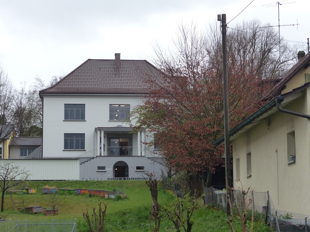 Das Schulhaus Rothbleicherain: Ist innen und aussen hell gestaltet. Foto: Deborah Bläuer 