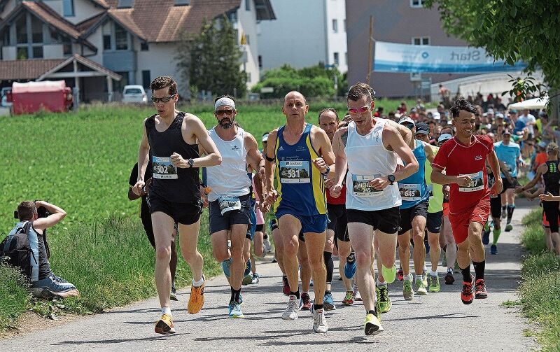 Erst 2022 wieder möglich: Rennen im Pulk am Lenzburger Lauf. Foto: Ruedi Burkart
