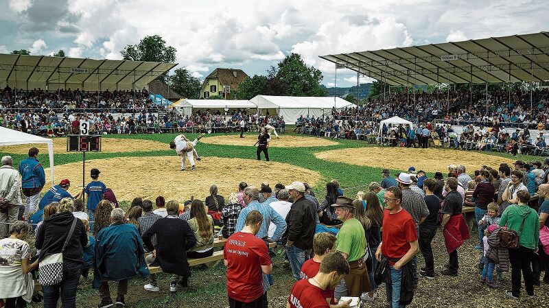 So wars vor fünf Jahren: Kantonalschwingfest 2016 in Lenzburg mit Tribünen und vielen Zuschauern trotz durchzogenem Wetter. Foto: Chris Iseli
