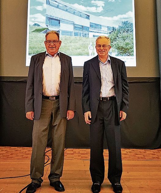 Verstanden sich schnell: Gemeindeammann Peter Lenzin und Sammler Urs Buchmann bei der Präsentation der Pläne. Foto: Fritz Thut