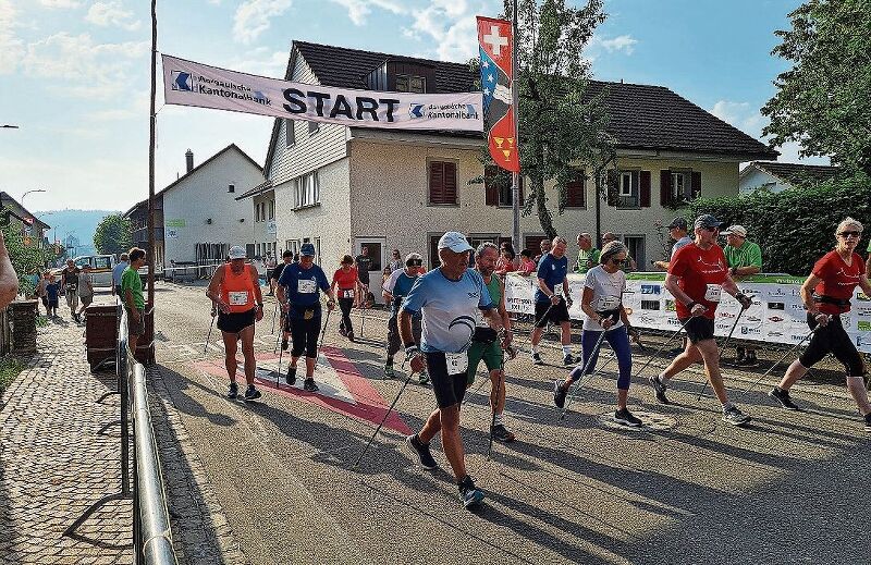 Strammen Schrittes: Heuer stand nur die kurze 6-Kilometer-Walking-Strecke auf dem Programm. Foto: Carolin Frei
