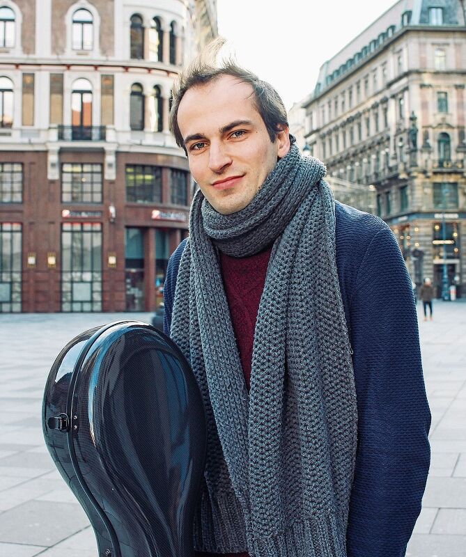 Gehören einfach zusammen: Christoph Croisé ist ein Musiker, der mit seinem Instrument regelrecht verschmilzt. Foto: zvg