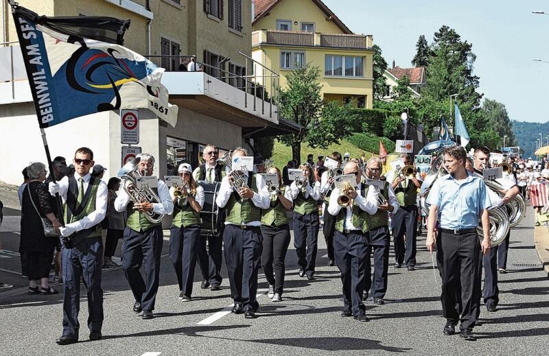 Marschierte am Umzug mit: Die Musikgesellschaft Beinwil am See. Foto: Andreas Walker
