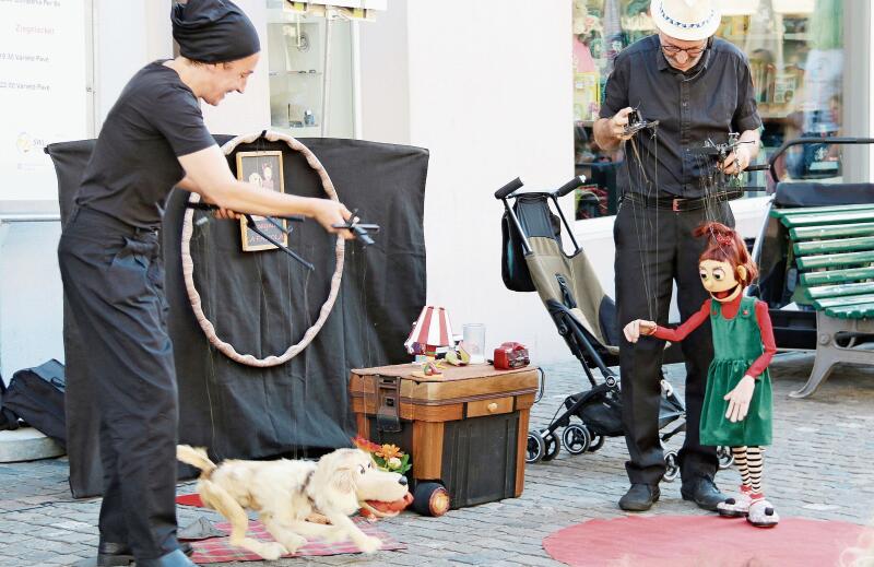 Ohne Worte: Die Compagnia la Fabiola begeisterte mit witzigem Puppenspiel. Foto: Romi Schmid