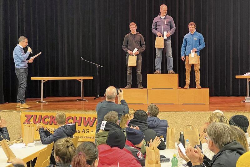 Rangverkündigung: In der Turnhalle fanden die Siegerehrungen statt. Foto: Andreas Walker
