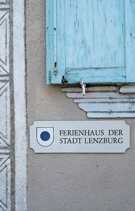 Lenzburger Präsenz: Schild am Ferienhaus in Samedan. Archivfoto: Fritz Thut