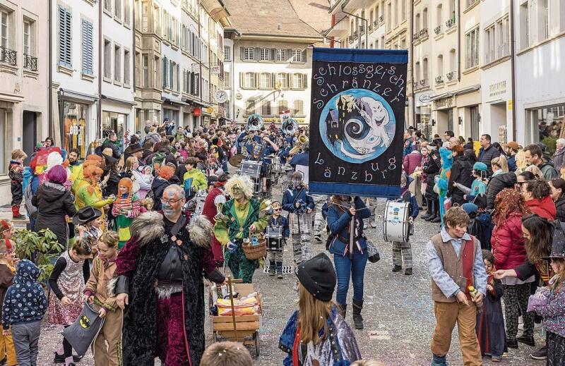 Laut, schrill und bunt: Das war die Lenzburger Fasnacht 2023. Foto: Daniel Kühne