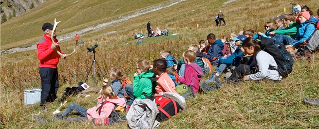 Wanderleiter Roman Gross bei der Alp Trupchun.