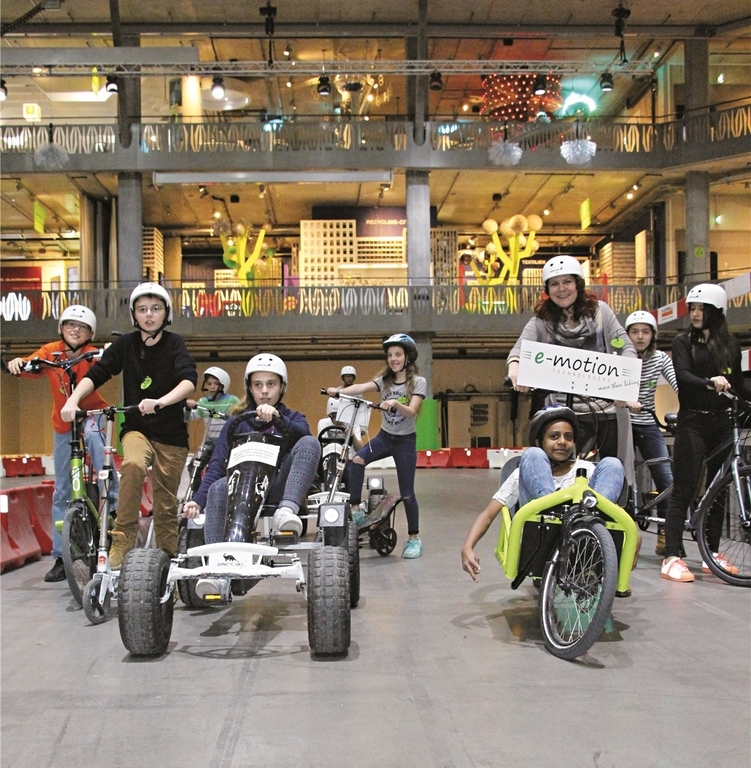 In der Umwelt Arena in Spreitenbach kann man auf einem Indoor-Parcours E-Bikes, Segways oder E-Mobiles testen. (zvg)