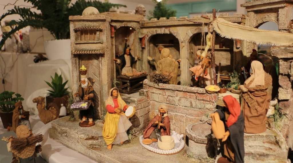 Markttreiben, dargestellt im Petra um Christi Geburt.