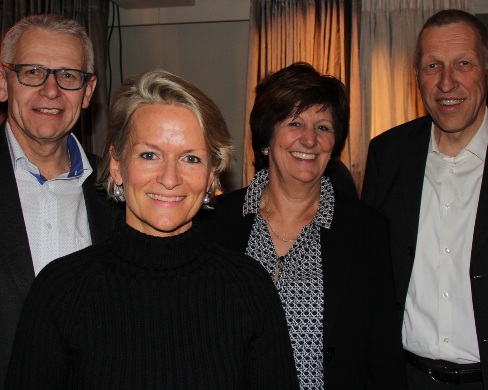 Gut gelaunte Luzerner: Die Nationalratsmitglieder Leo Müller, Andrea Gmür, Ida Glanzmann und Ständerat Konrad Graber. Gut gelaunte Luzerner: Die Nationalratsmitglieder Leo Müller, Andrea Gmür, Ida Glanzmann und Ständerat Konrad Graber.
