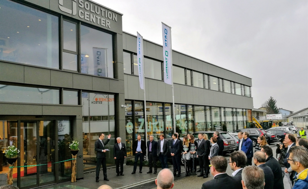 Grosse Investition in nicht einfachen Zeiten: Geschäftsführer Serge Tanner begrüsst in Meisterschwanden die Gäste zur Einweihung des «Solution Centers» der Verpackungsfirma ATS-Tanner-Gruppe. Fotos: Fritz Thut