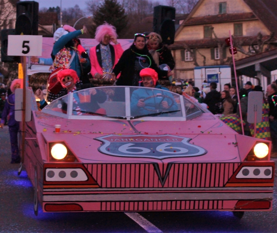 Bereit für die Route 66: Im flotten Cabriolet unterwegs.