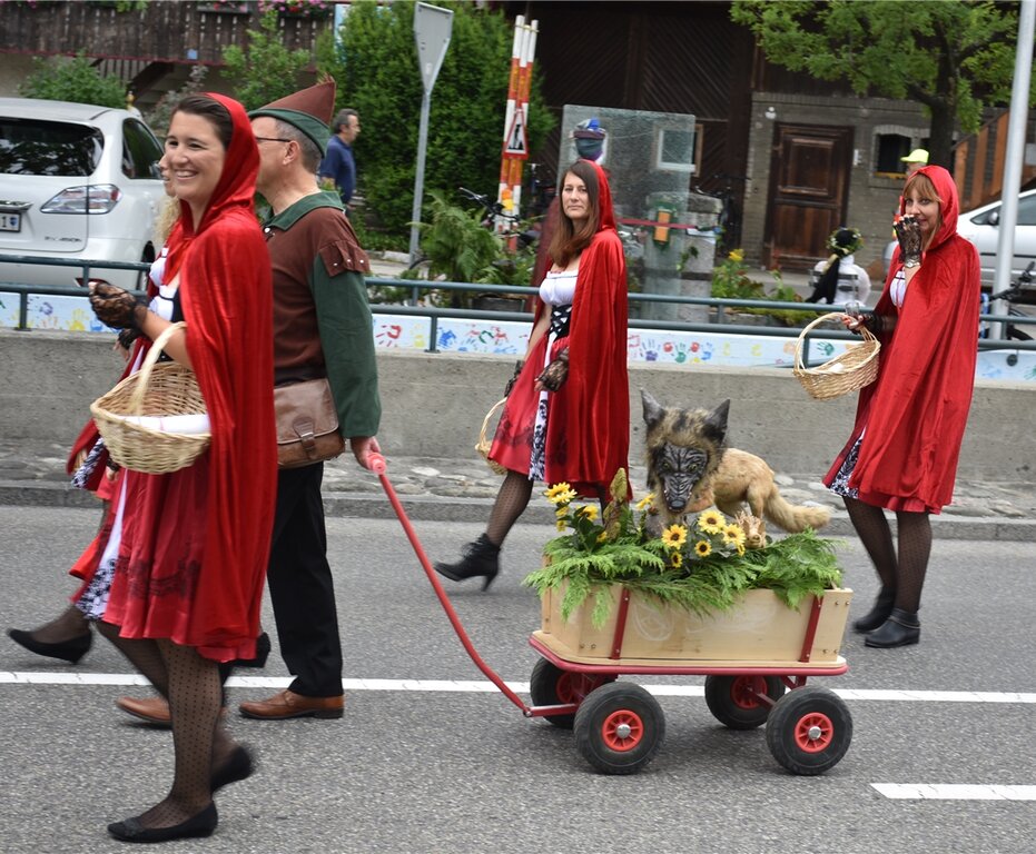 Rotkäppchen und der böse Wolf: Die Schulpflege &amp; Co.