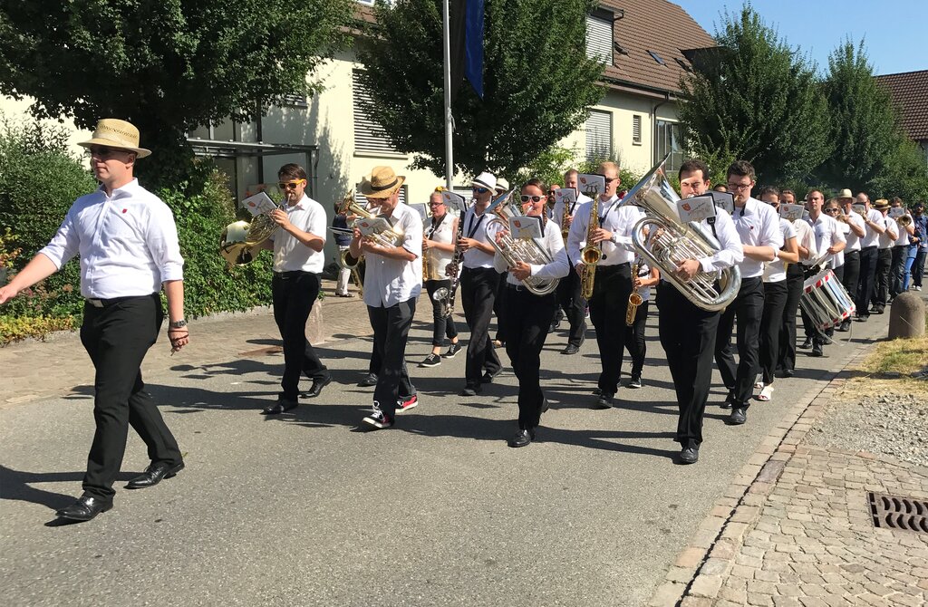 Zapfemusig: Die Ad-hoc-Musig unter der Leitung von Marcel Strebel.