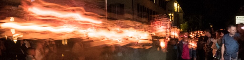 Stimmungsvoll: Der Lampionumzug von der Villa Malaga durch die Schützenmattstrasse–Rathausgasse–Kirchgasse bis zum Freischarenplatz. Foto: Peter Siegrist Stimmungsvoll: Der Lampionumzug von der Villa Malaga durch die Schützenmattstrasse–Rathausgasse–Kirchgasse bis zum Freischarenplatz. Foto: Peter Siegrist