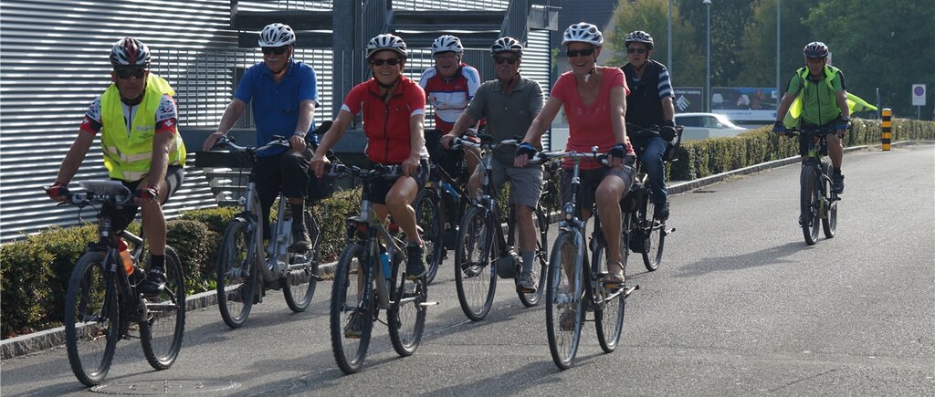 Auf grosser Tour: Die Radsportgruppe der Lenzburger Pro Senectute macht sich auf den Weg zur «Rütihof-Etappe».
