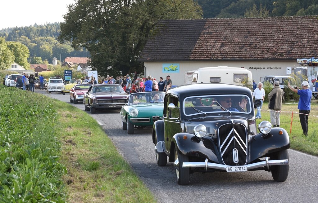 Corso: Die Autos stammen aus einer ganz anderen Ära. Corso: Die Autos stammen aus einer ganz anderen Ära.