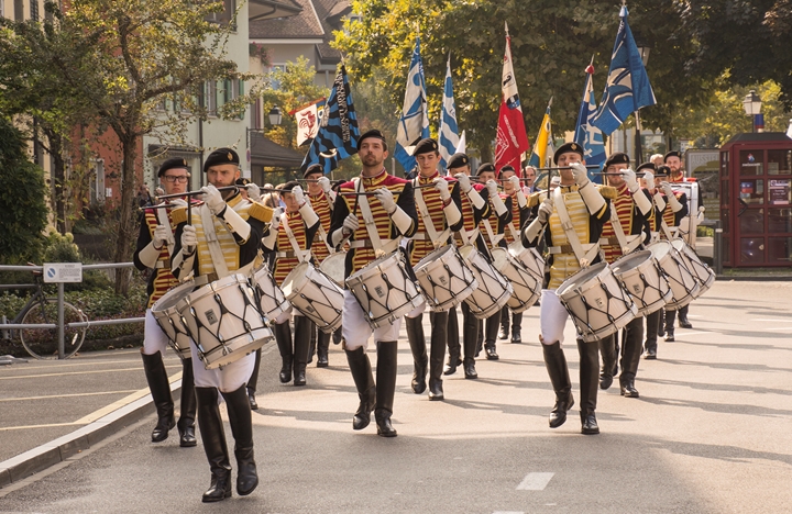 schlag.punkt.kärnten: Das Kärtner Trommlerkorps in der Uniform der k.u.k. Trabantenleibgarde war allgegenwärtig in den Lenzburger Gassen.