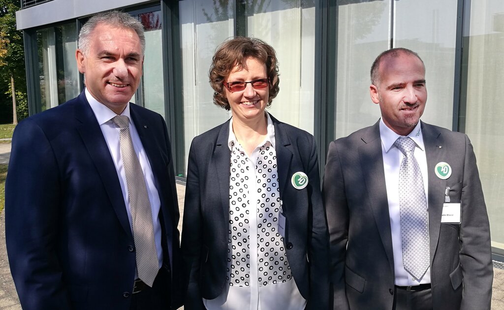 Feierten 40 Jahre Stiftung Orte zum Leben: Regierungsrat Alex Hürzeler, Stiftungsratspräsidentin Sabine Sutter-Suter und Geschäftsführer Martin Bhend. Foto: Fritz Thut