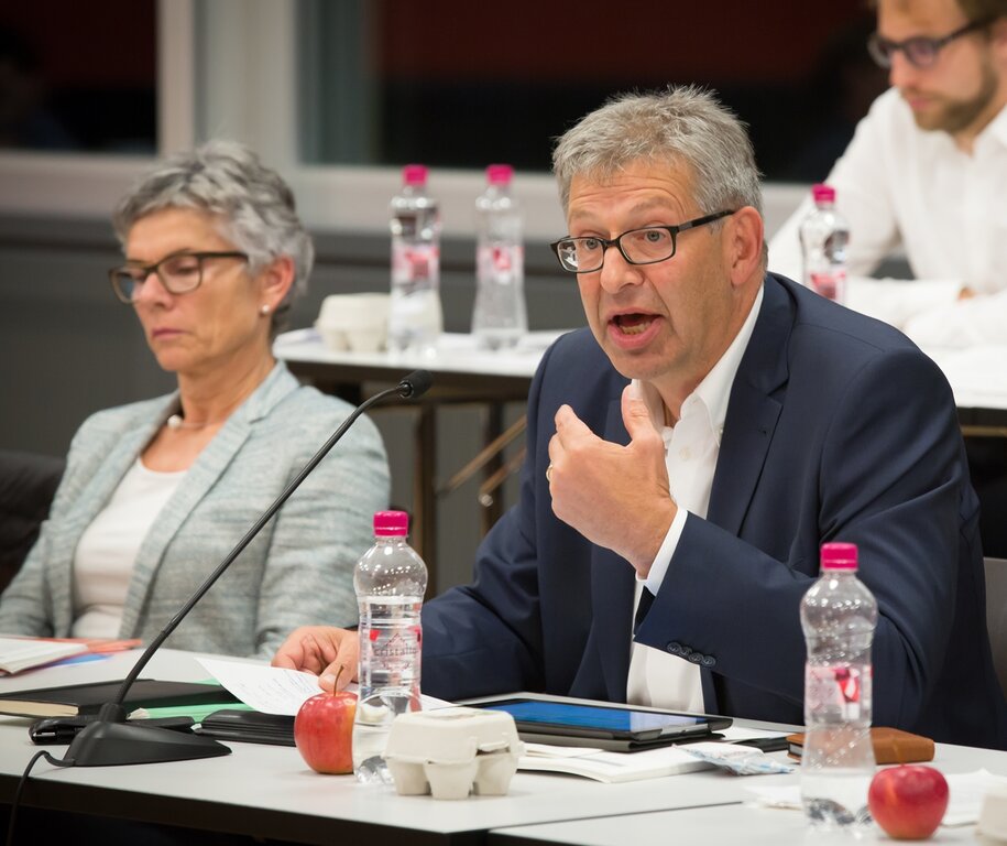 Sind nun gefordert: Vizeammann und Finanzministerin Franziska Möhl und Stadtammann Daniel Mosimann an der Einwohnerratssitzung.Foto: Pascal Meier