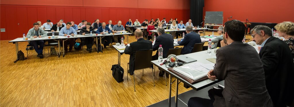 Machte für einmal ernst mit dem Sparen: Der Einwohnerrat von Lenzburg an der jüngsten Sitzung in der Schulanlage Lenzhard. Foto: Pascal Meier