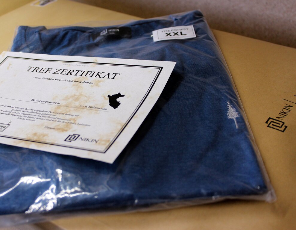 Ein neuer Baum pro Stück: Ein TreeShirt mit Zertifikat. Foto: pd
