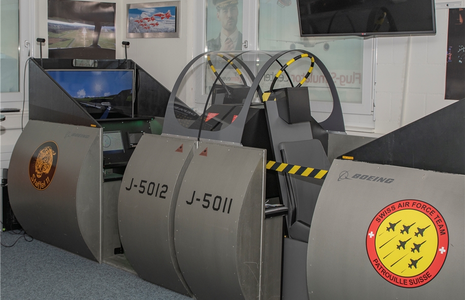 <em>Mit Überschall über die Alpen:</em> Wer es gerne schnell mag, kann mit einem Kampfjet von Emmen über die Axalp nach Interlaken düsen. Foto: PWi
