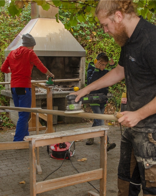 <em>Detailarbeiten:</em> Auch die Stacheln werden gepflegt. <em>Detailarbeiten:</em> Auch die Stacheln werden gepflegt.