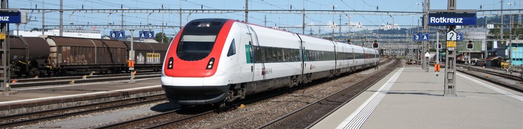 <em>Bekommt während der Bauzeit am Zugersee-Ostufer eine andere Bedeutung:</em> Der Bahnhof Rotkreuz ist das Tor zum Süden und einziger Umsteigeort aus der Region Lenzburg. Foto: zvg