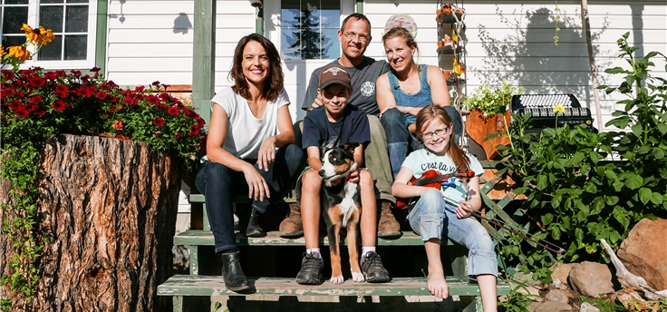 <em>Erhielten in Kanada Besuch von «Auf und davon»-Moderatorin Mona Vetsch:</em> Familie Fischer aus Staufen. Fotos: zvg
