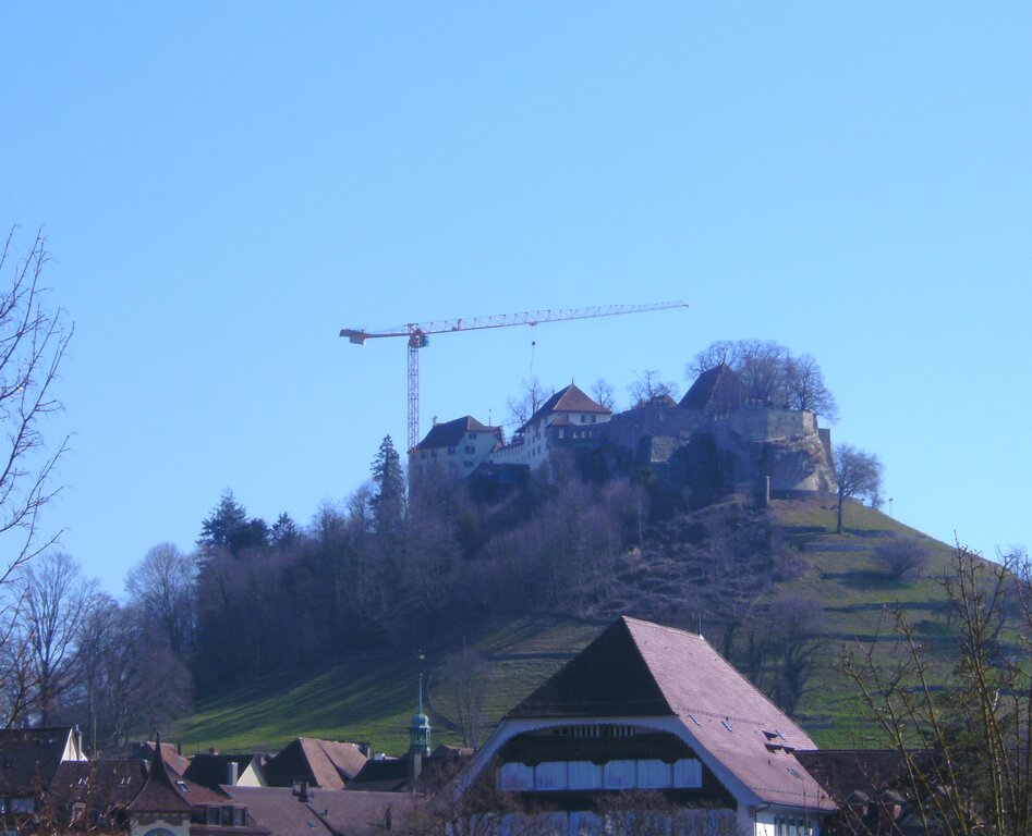 <em>Aktuelle Sicht:</em> Blick auf Schloss Lenzburg vom Müllerhaus aus. Foto: Stefanie Osswald