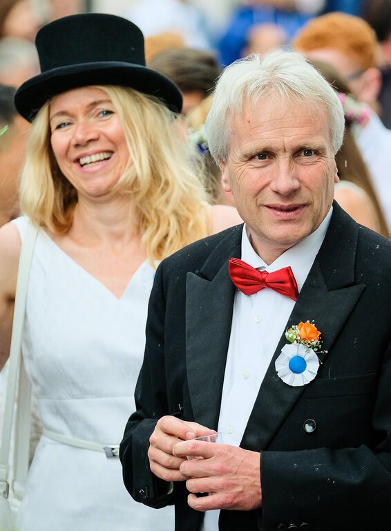 <em>Gute Laune:</em> Lehrer am Umzug. <em>Gute Laune:</em> Lehrer am Umzug.