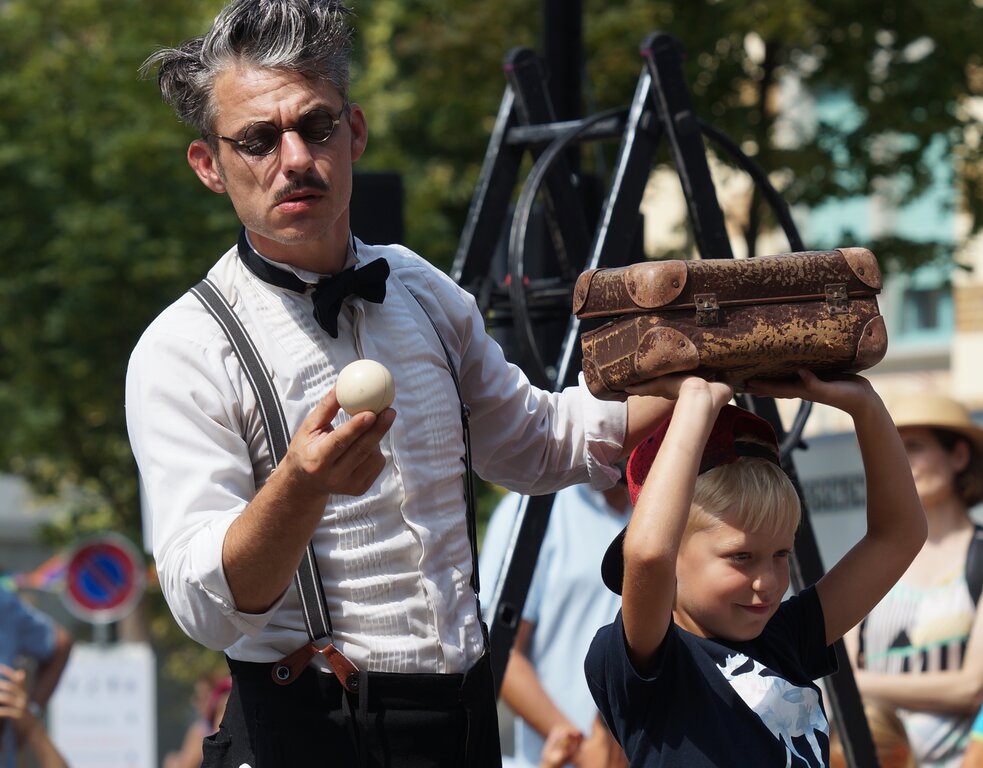 <em>Bald gehts wieder los:</em> Das Gauklerfestival lockt mit 24 ganz speziellen Nummern. So wie «Monsieur» vor einem Jahr.