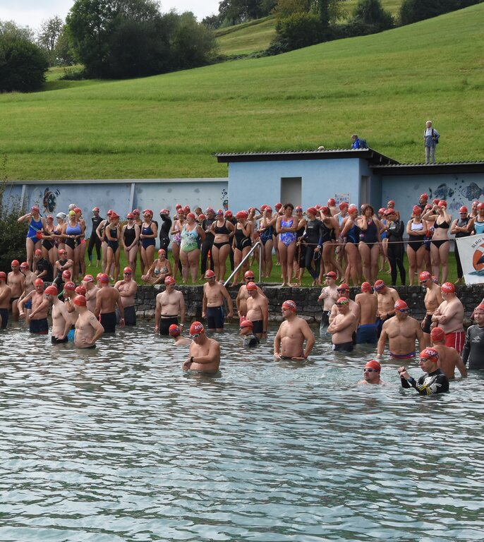 <em>Warten auf den Start:</em> In der Badi Birrwil. <em>Warten auf den Start:</em> In der Badi Birrwil.