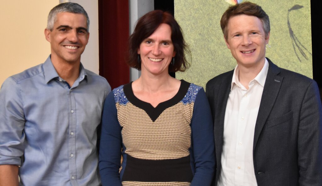 <em>Die Protagonisten des ersten Energie-Apéros der Saison:</em> Gian von Planta (SWL Energie AG), Beatrice Taubert (Energiestadt Lenzburg), Jonas Fricker (Stadt Zürich). Foto: zvg
