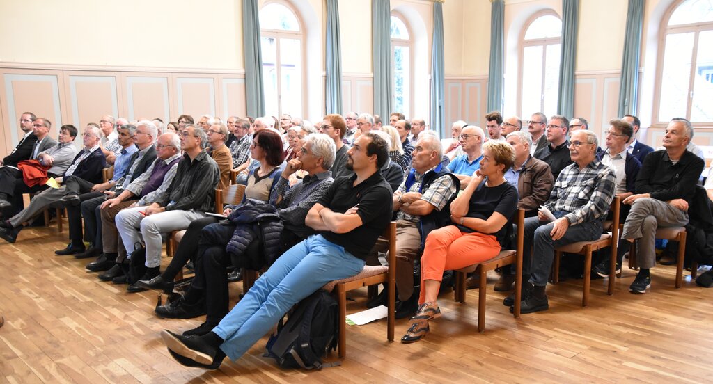 <em>Interessiertes Publikum: </em>80 Personen waren am Energie-Apéro dabei. Foto: zvg