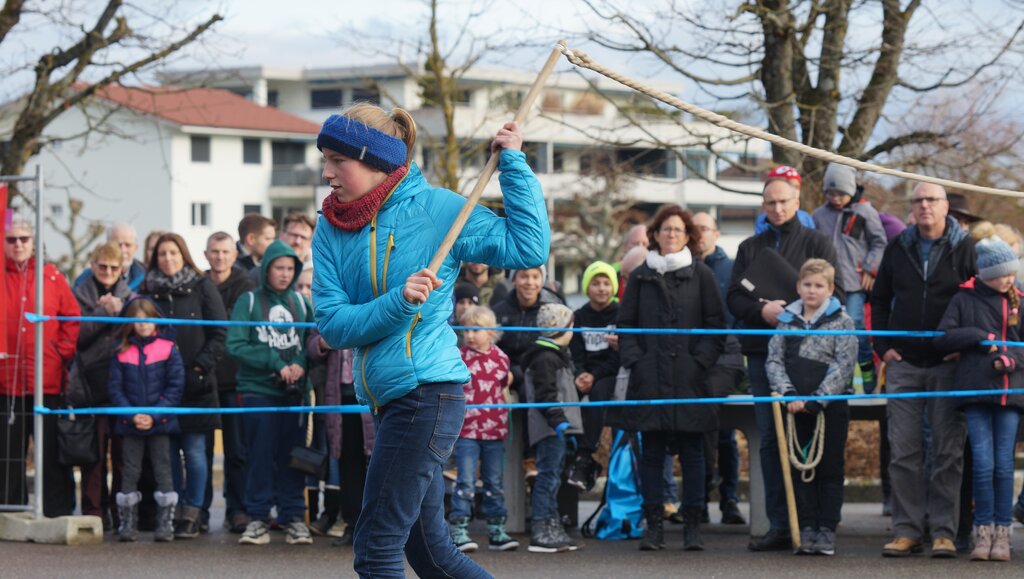 <em>Zahlreich aufmarschiertes Publikum:</em> Die «Chlöpf-Arena» auf dem Hunzenschwiler Schulareal war sehr gut besucht. Fotos: Ruedi Burkart
