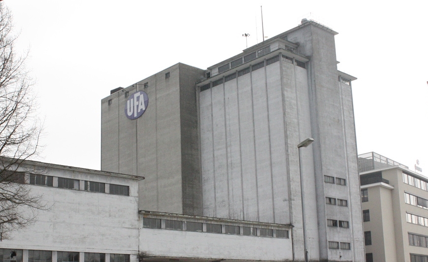 <em>Gehörten bis Weihnachten zum Stadtbild:</em> Die UFA-Schilder an den Silos.Foto: Ruth Steiner <em>Gehörten bis Weihnachten zum Stadtbild:</em> Die UFA-Schilder an den Silos.Foto: Ruth Steiner