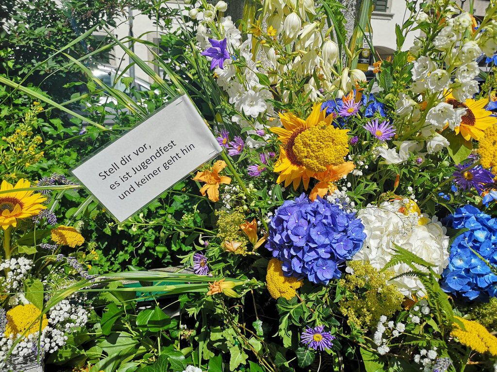 Wie wahr: Passender Spruch am Kronenbrunnen. Foto: Fritz Thut
