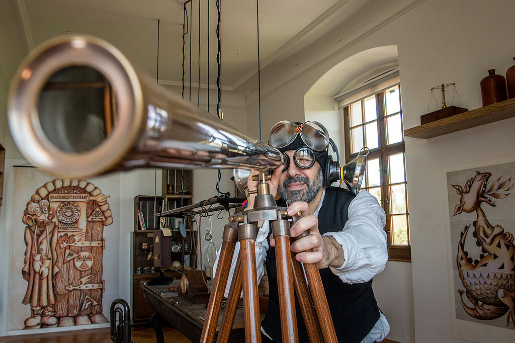 Sucht neue Drachenforscher: Professor Ambrosius Ferdinand Sigismund Maria von und zu Drachenfels. Foto: zvg